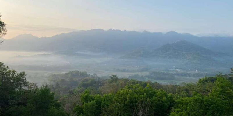 from-yogyakarta-sunrise-from-the-hill-borobudur-temple