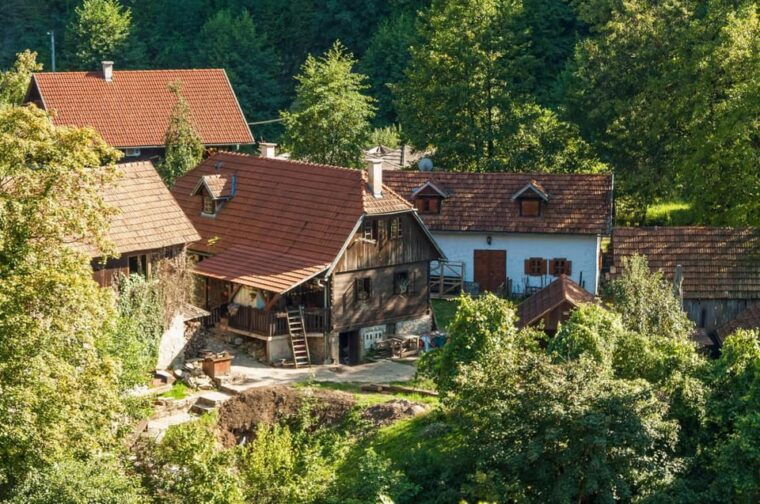 from-zagreb-private-day-trip-to-plitvice-lakes-rastoke