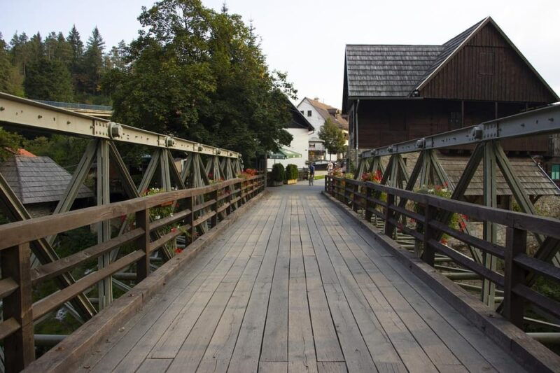 from-zagreb-to-plitvice-lakes-and-rastoke-private-day-tour