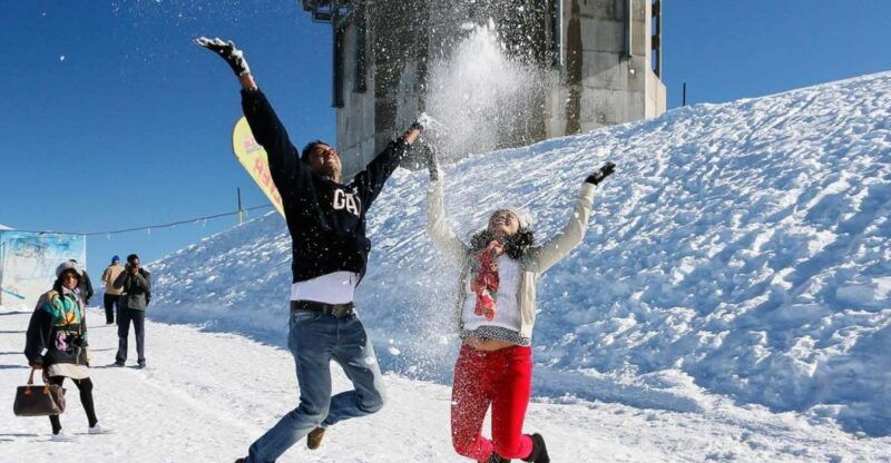 From Zurich: Mount Titlis Daytrip & first time Ski Adventure - The Snow Activities: Tubing and Beginner Skiing