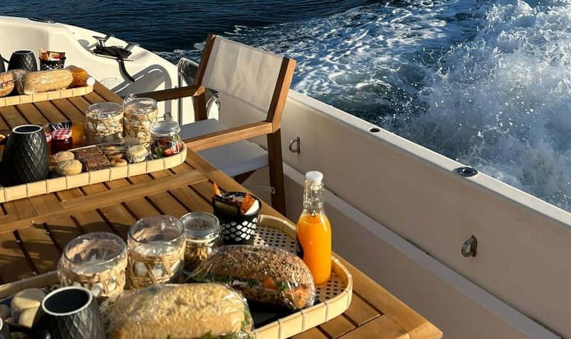Fuengirola: Sunrise Boat Tour with breakfast and drinks - FAQs
