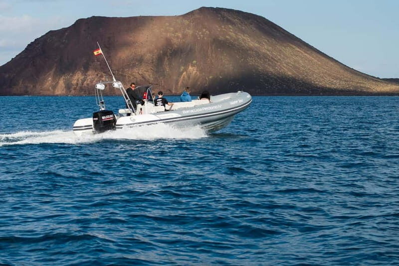 Fuerteventura: 1 hour private mini-cruise on Lobos Island - Key Points