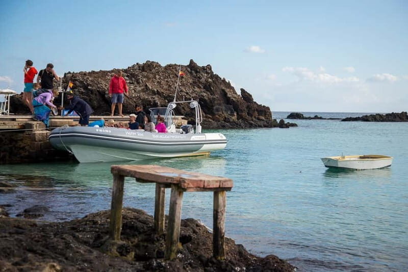 Fuerteventura: 1 hour private mini-cruise on Lobos Island - The Itinerary in Detail