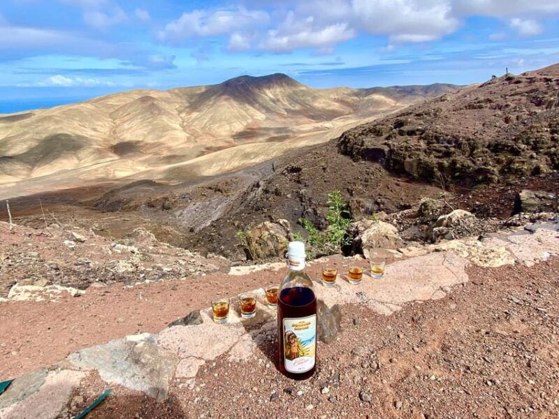 fuerteventura-hiking-up-the-holy-mountain-el-cardon