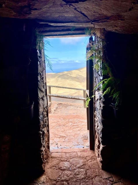 fuerteventura-hiking-up-the-holy-mountain-el-cardon
