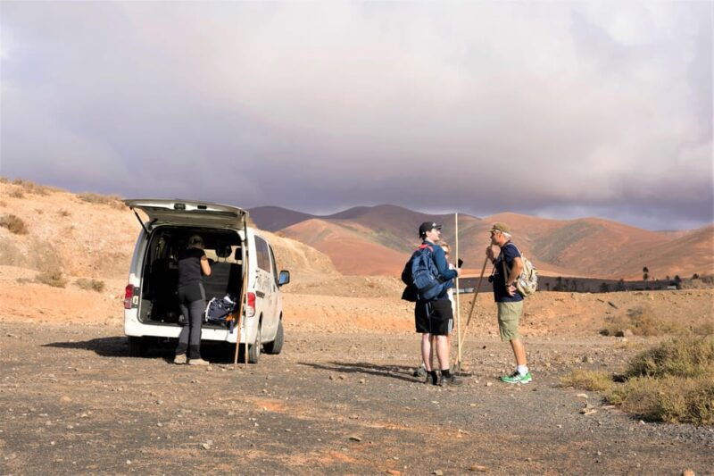 fuerteventura-volcanic-hike-to-the-crater-edge