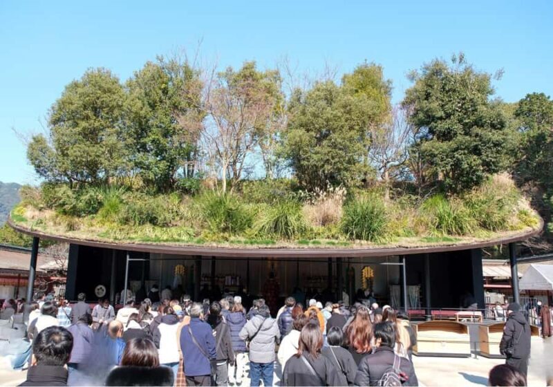 Fukuoka: Dazaifu Tenmangu Shrine & Yatai Food Tour - Exploring Hakata: Kushida Shrine and Kawabata Shopping Street