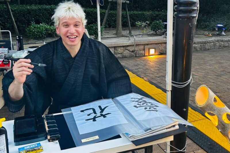 fukuoka-japanese-calligraphy-experience