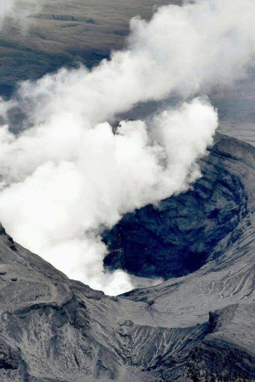 fukuoka-mt-aso-volcano-kurokawa-onsen-scenic-day-tour