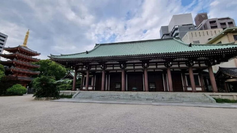 Fukuoka: Ohori Park and Tochoji Temple Walking Tour - Tochoji Temple: Home of Japan’s Largest Seated Buddha
