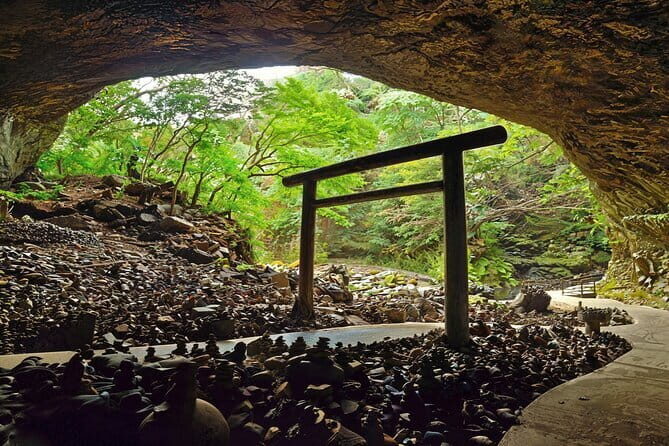 Fukuoka Takachiho Gorge, Amano Iwato and Scenic Train Tour - Exploring the Details: What the Tour Offers