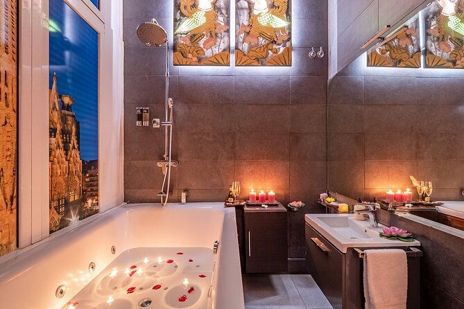 full-body-massage-60-min-and-floral-bath-in-jacuzzi-30-min-at-thai-spa-massage