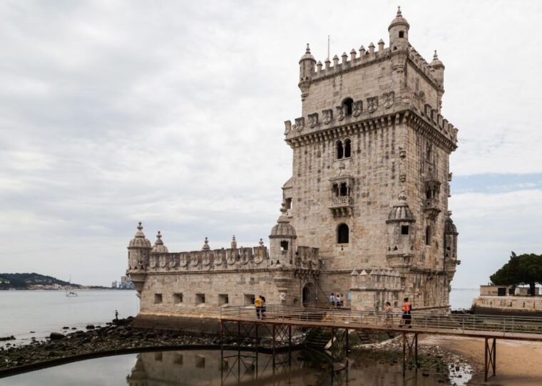full-city-of-lisbon-on-board-of-a-private-car