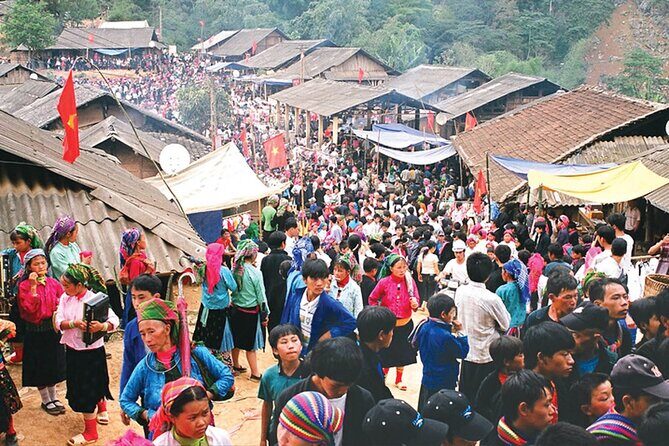 Full-day Bac Ha Sunday Market Private Tour from Sapa - Key Points