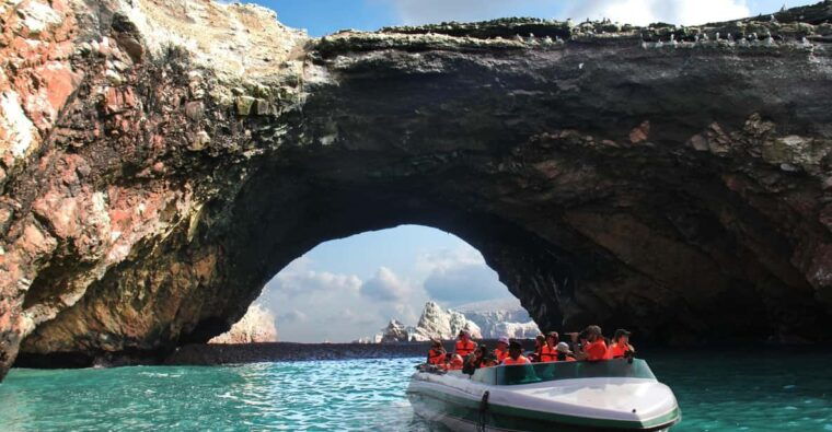 full-day-ballestas-overflight-huacachina-tubulares-tour