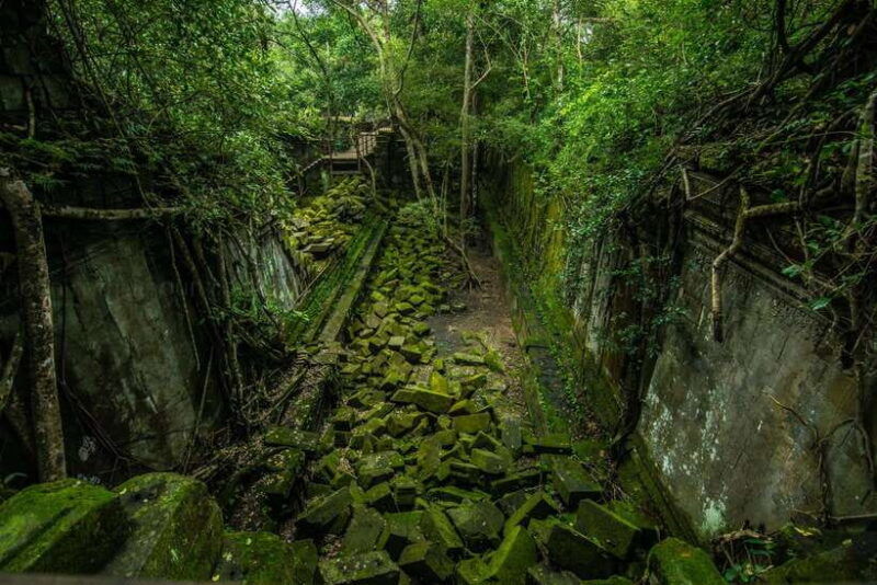 full-day-beng-mealea-kbal-spean-banteay-srei-private-tour