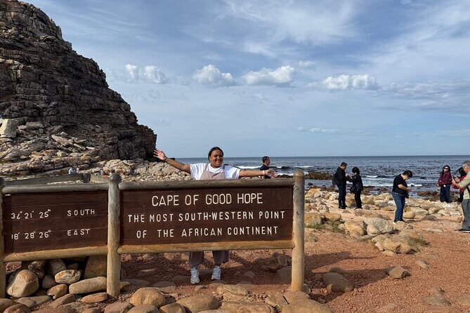 Full Day Cape Peninsula, Bo Kaap & Penguins Small Group Tour - Key Points