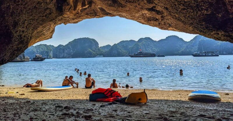 full-day-cruise-and-kayak-in-lan-ha-bay-cat-ba-island