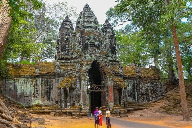 Full Day Discover Angkor Wat Archaeological with local guide - Key Points