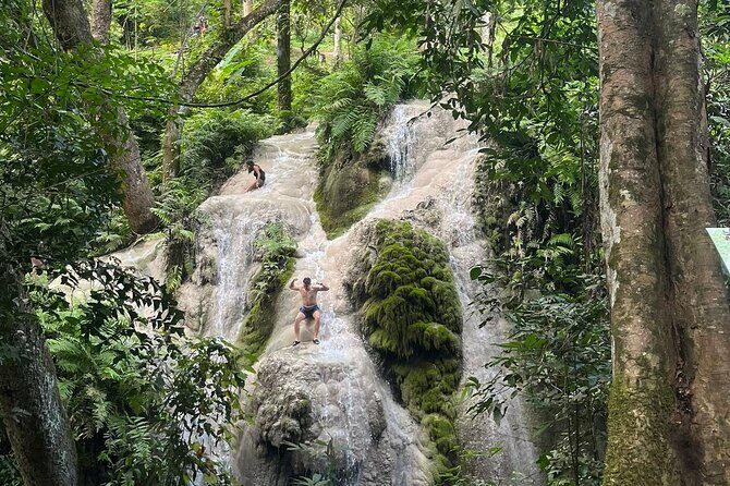 Full-Day Doi Suthep, Wat Pha Lad & Sticky Waterfall Guided Tour - The Practicalities: Transportation, Timing & Group Size