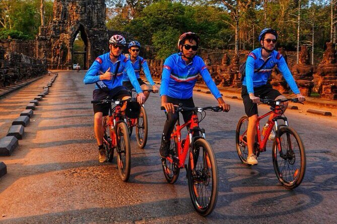 Full Day Guided Bike Tour in Angkor Wat and Siem Reap - Key Points