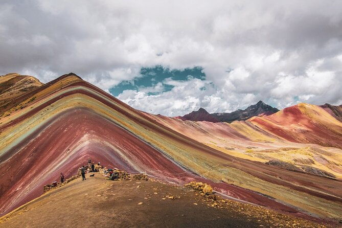 full-day-guided-tour-in-vinicunca-rainbow-mountain