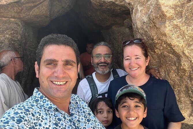 Full-day Guided Tour to Giza Pyramids, Sphinx and Egyptian Museum - Practical Tips for Travelers