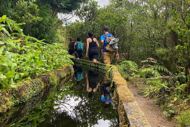 full-day-hiking-trail-in-lagoa-do-fogo-sao-miguel