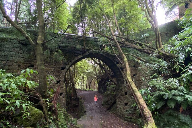 full-day-hiking-trail-window-of-hell-caldeira-velha