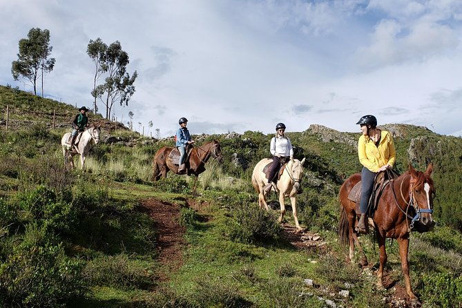 full-day-horseback-riding-to-rumiwasi-cusco