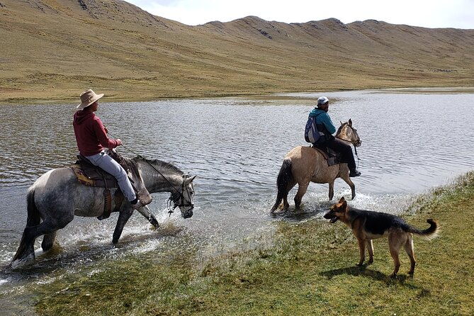 full-day-horseback-riding-to-the-viewpoint-of-the-lagoons-from-cusco