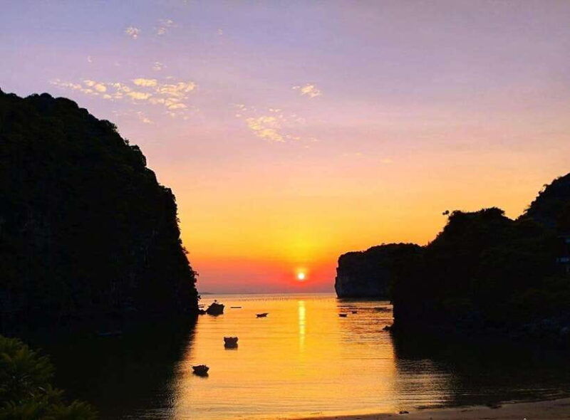 full-day-lan-ha-bay-bay-ha-long-bay-kayak-island-hopping