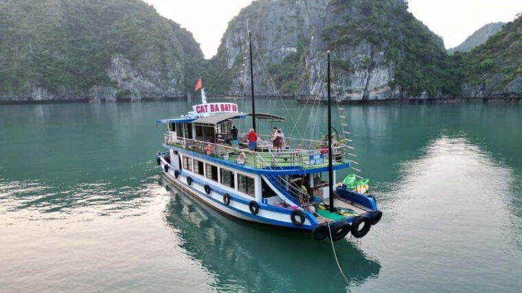 full-day-lan-ha-bay-bay-ha-long-bay-kayak-island-hopping