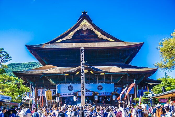 full-day-nagano-tour-jigokudani-park-and-zenkuji-temple