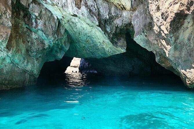 Full day on a private boat to discover Capri - Villa Malaparte and Grotta Rossa