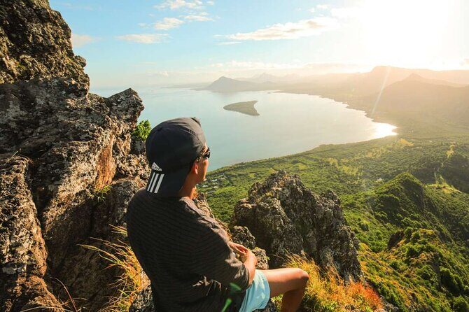Full-Day Private Hiking le Morne Mountain & Seafood Lunch at Islet Fourneau - Key Points