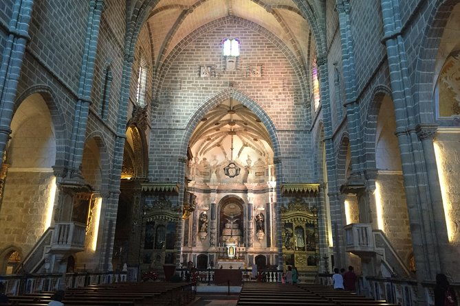 full-day-private-tour-in-evora-and-arraiolos