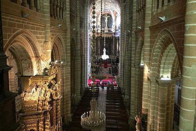 full-day-private-tour-in-evora-and-arraiolos