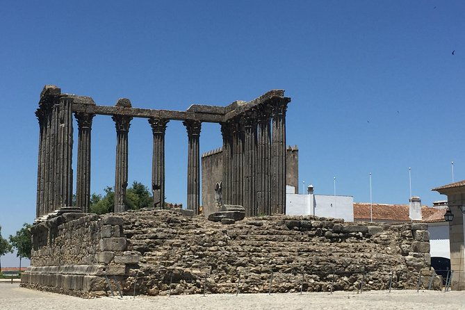 full-day-private-tour-in-evora-and-arraiolos