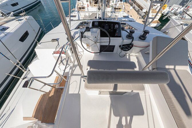 full-day-private-tour-in-santorini-by-luxury-catamaran