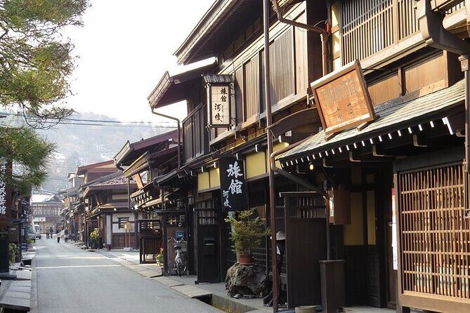 Full Day Private Tour in Takayama Old Township and Shirakawago - Key Points