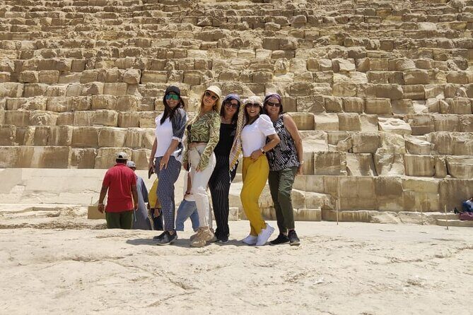 Full Day Private Tour of Giza Pyramids and Egyptian Museum - Exploring the Giza Pyramids and Sphinx
