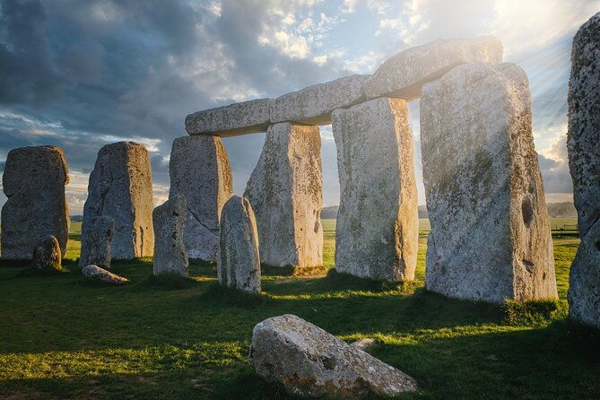 full-day-private-tour-of-stonehenge-and-bath-with-pickup