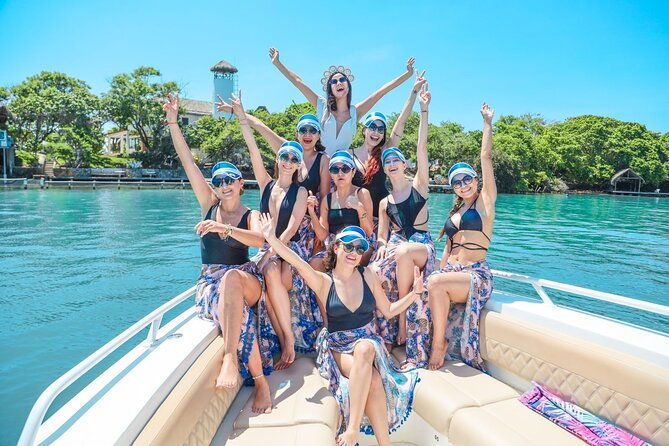 full-day-private-tour-of-the-rosario-islands-by-boat-29-30-ft
