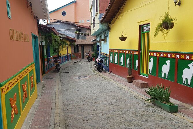 full-day-private-tour-to-guatape-and-el-penol