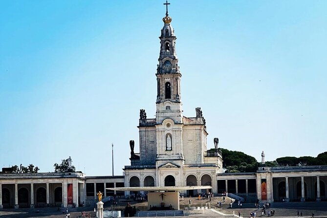 full-day-private-tour-to-nazare-obidos-fatima-and-batalha