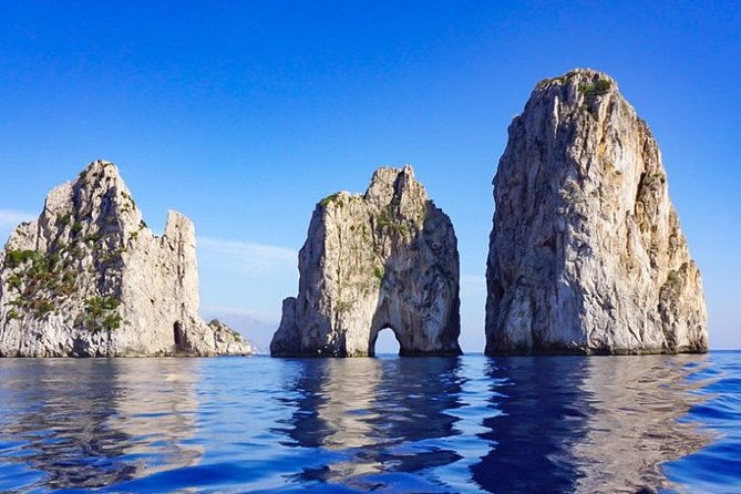 full-day-private-vip-boat-tour-to-capri