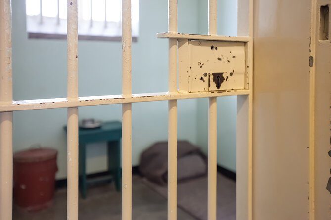 Full Day Private Walk to Freedom & Robben Island - Key Points