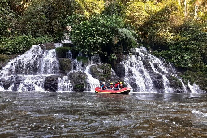 full-day-rafting-in-jondachi-hollin-class-iv-tena-ecuador