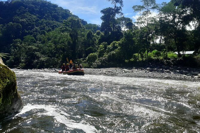 full-day-rafting-in-jondachi-hollin-class-iv-tena-ecuador